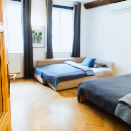 Aparthotel Fantom 4*